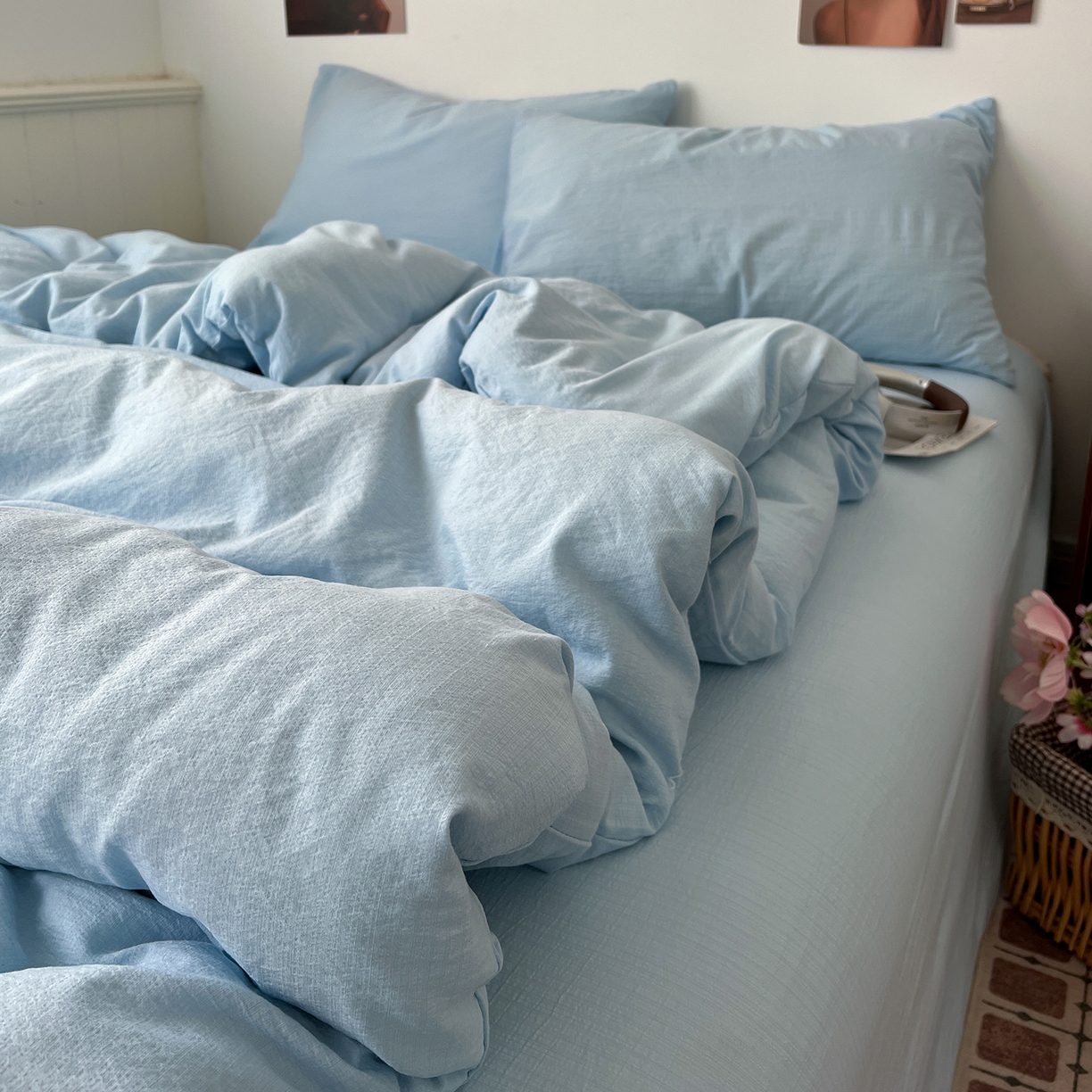 91家纺网 家纺一手货源 找家纺 花伞家居 2026新款简约纯色双拼双层纱高克重水洗棉四件套 涧石蓝