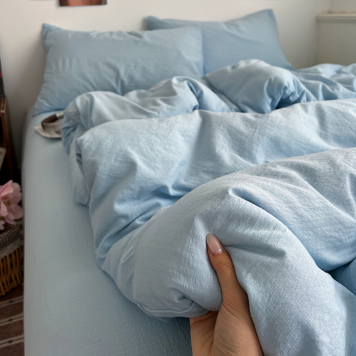 91家纺网 家纺一手货源 找家纺 花伞家居 2026新款简约纯色双拼双层纱高克重水洗棉四件套 涧石蓝