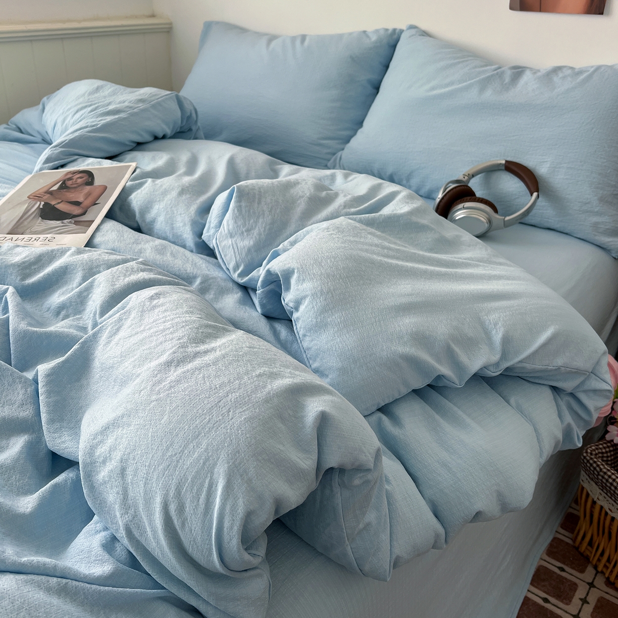 91家纺网 家纺一手货源 找家纺 花伞家居 2026新款简约纯色双拼双层纱高克重水洗棉四件套 涧石蓝