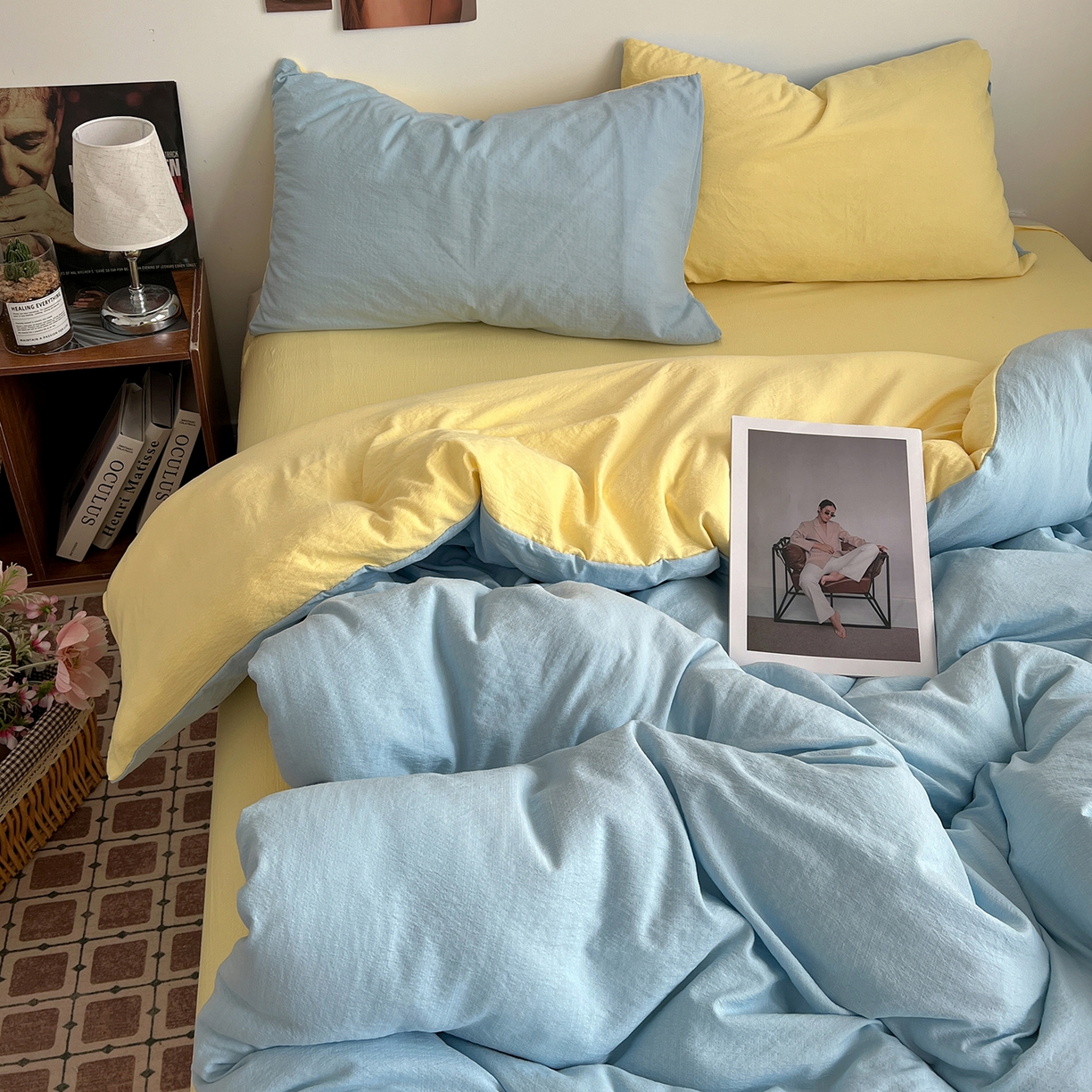 91家纺网 家纺一手货源 找家纺 花伞家居 2026新款简约纯色双拼双层纱高克重水洗棉四件套 涧石蓝+茉莉黄