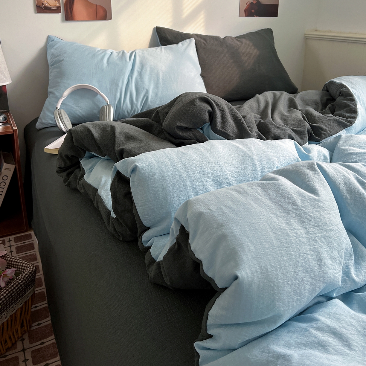 91家纺网 家纺一手货源 找家纺 花伞家居 2026新款简约纯色双拼双层纱高克重水洗棉四件套 涧石蓝+石墨灰