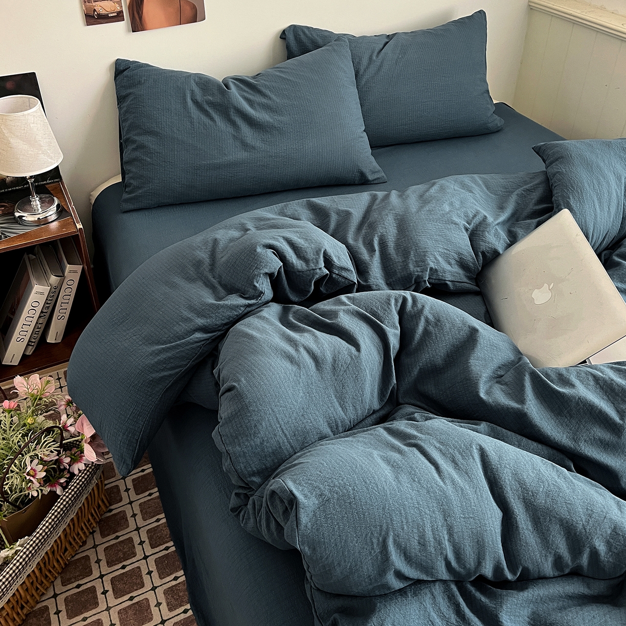 91家纺网 家纺一手货源 找家纺 花伞家居 2026新款简约纯色双拼双层纱高克重水洗棉四件套 深邃蓝