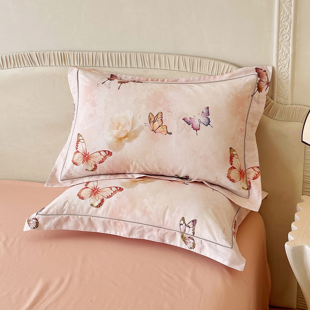 91家纺网 家纺一手货源 找家纺 焱博家纺 2026新款A类加厚全棉13376印花四件套 花香蝶舞