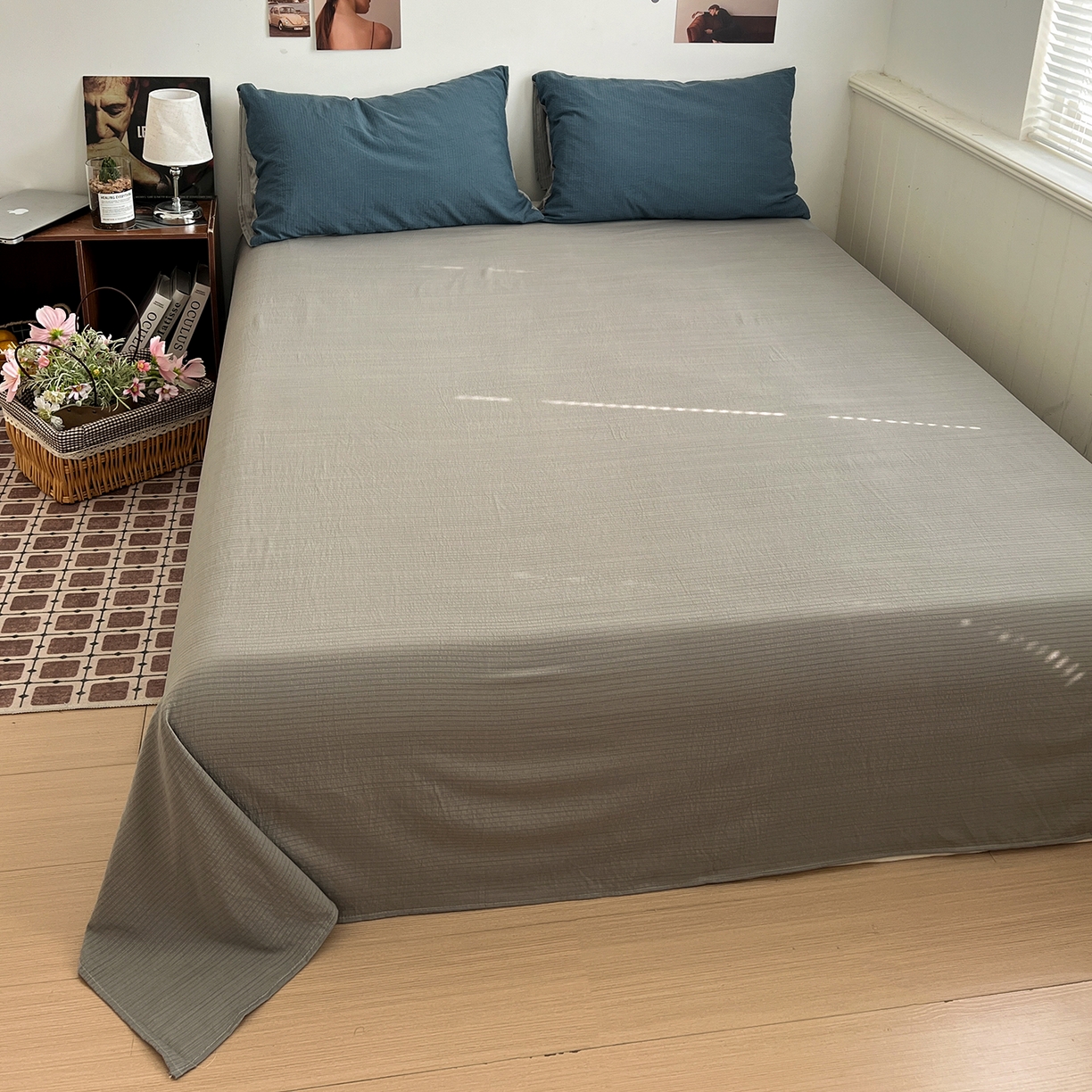 91家纺网 家纺一手货源 找家纺 花伞家居 2026新款简约纯色双拼双层纱高克重水洗棉四件套 深邃蓝+松烟灰