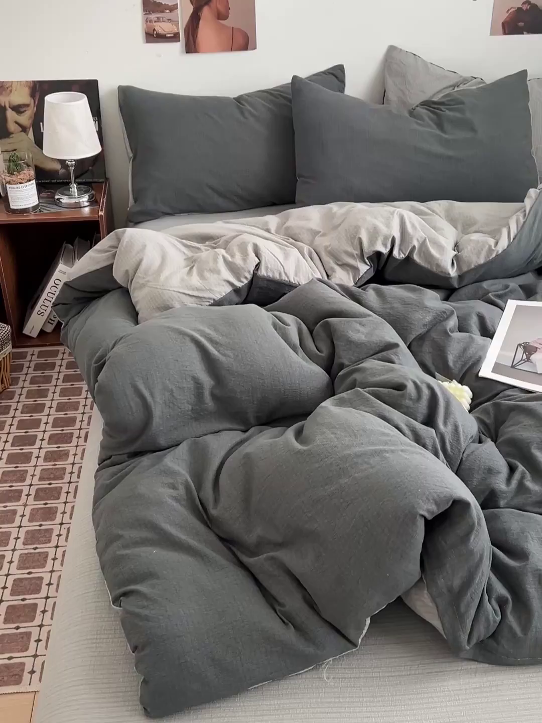 91家纺网 家纺一手货源 找家纺 花伞家居 2026新款简约纯色双拼双层纱高克重水洗棉四件套 石墨灰+松烟灰