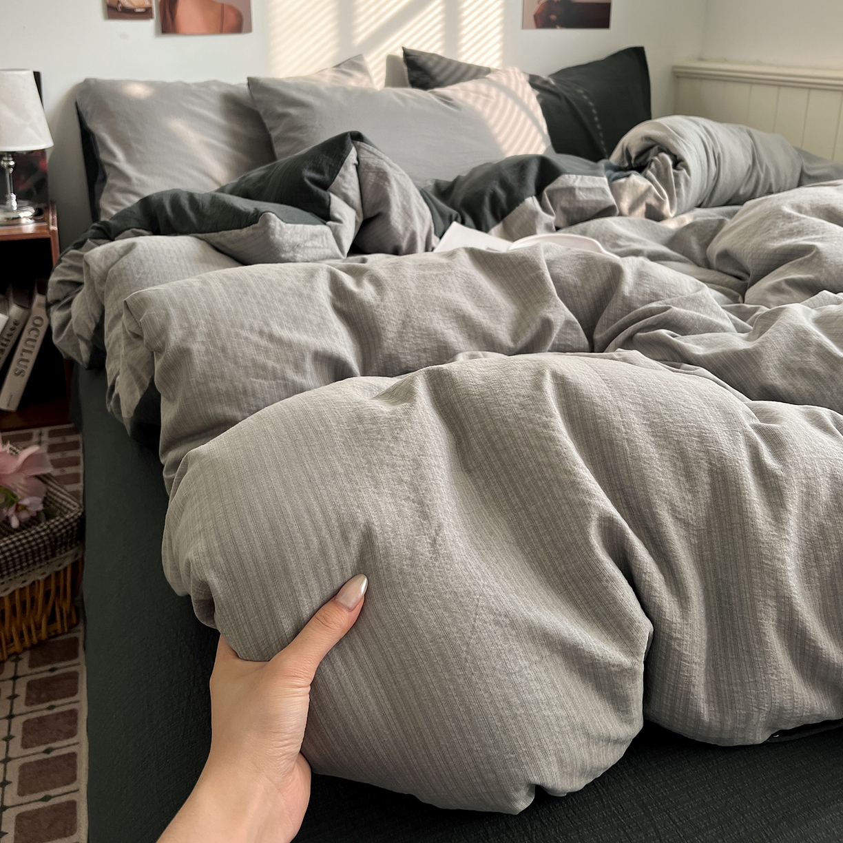 91家纺网 家纺一手货源 找家纺 花伞家居 2026新款简约纯色双拼双层纱高克重水洗棉四件套 松烟灰+石墨灰