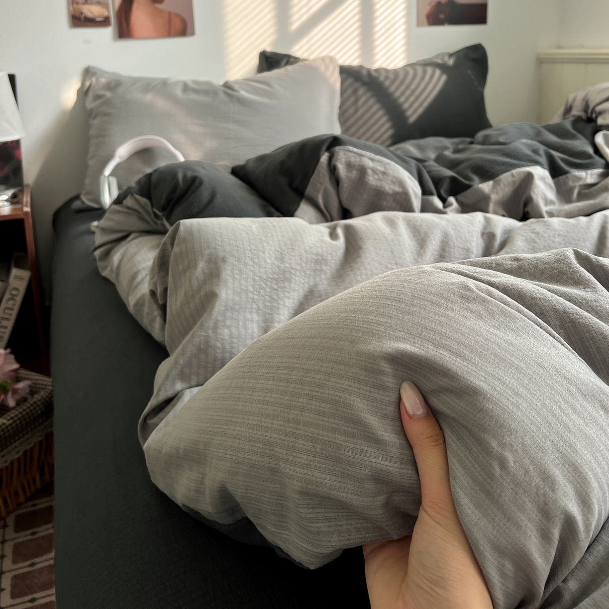 91家纺网 家纺一手货源 找家纺 花伞家居 2026新款简约纯色双拼双层纱高克重水洗棉四件套 松烟灰+石墨灰