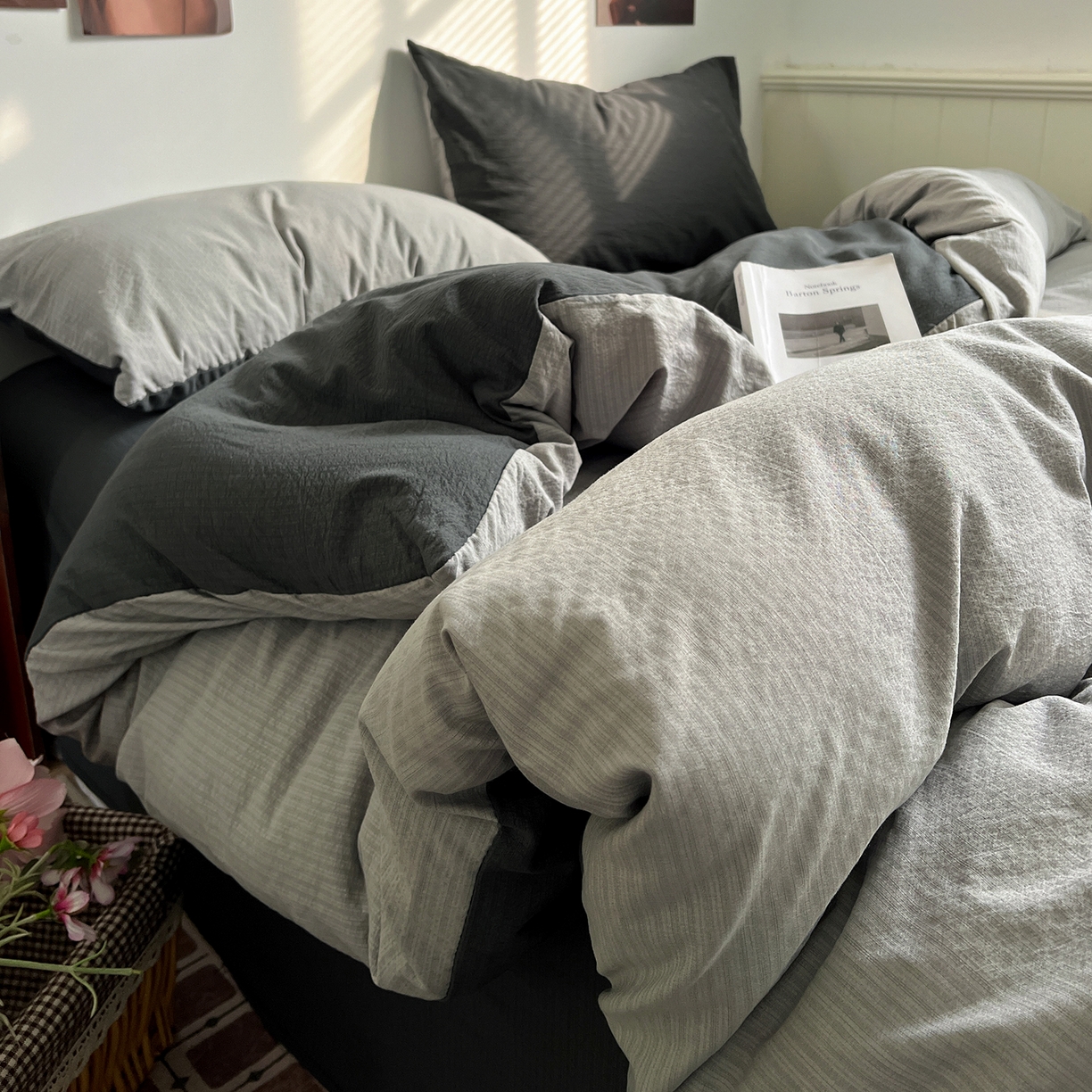 91家纺网 家纺一手货源 找家纺 花伞家居 2026新款简约纯色双拼双层纱高克重水洗棉四件套 松烟灰+石墨灰