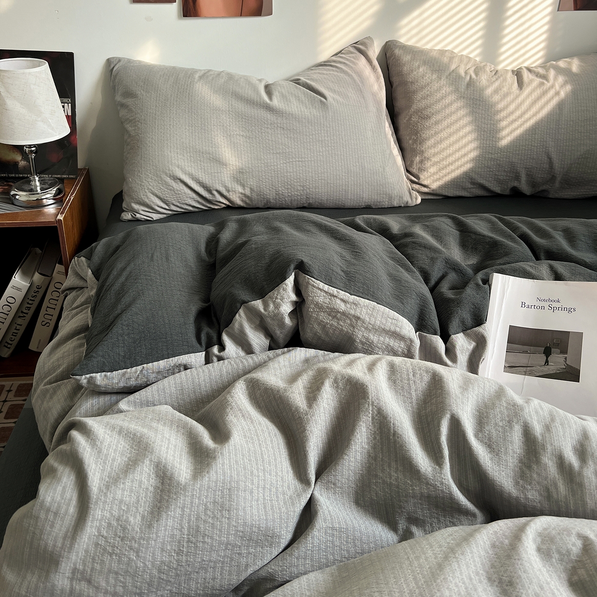 91家纺网 家纺一手货源 找家纺 花伞家居 2026新款简约纯色双拼双层纱高克重水洗棉四件套 松烟灰+石墨灰