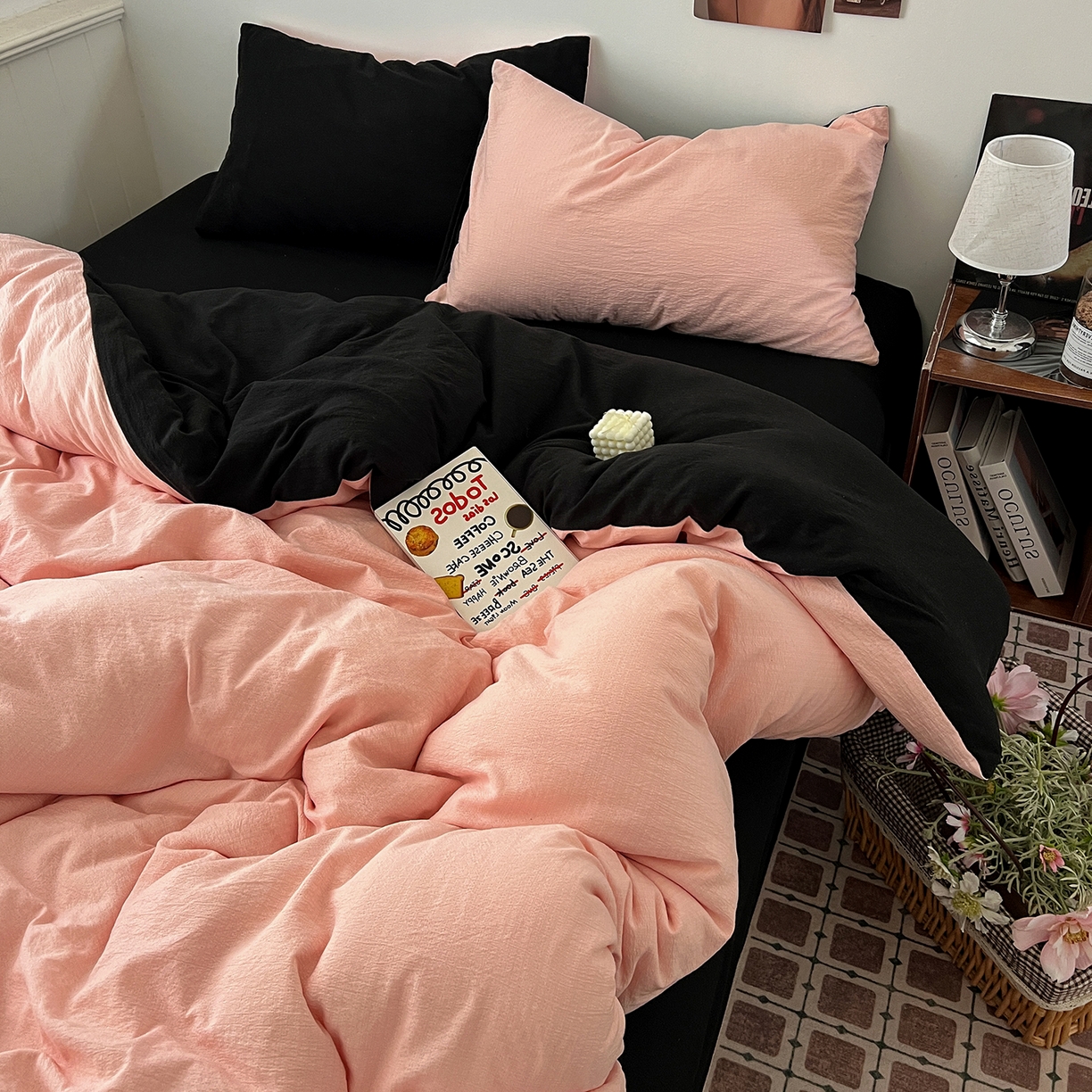 91家纺网 家纺一手货源 找家纺 花伞家居 2026新款简约纯色双拼双层纱高克重水洗棉四件套 玉色+黑