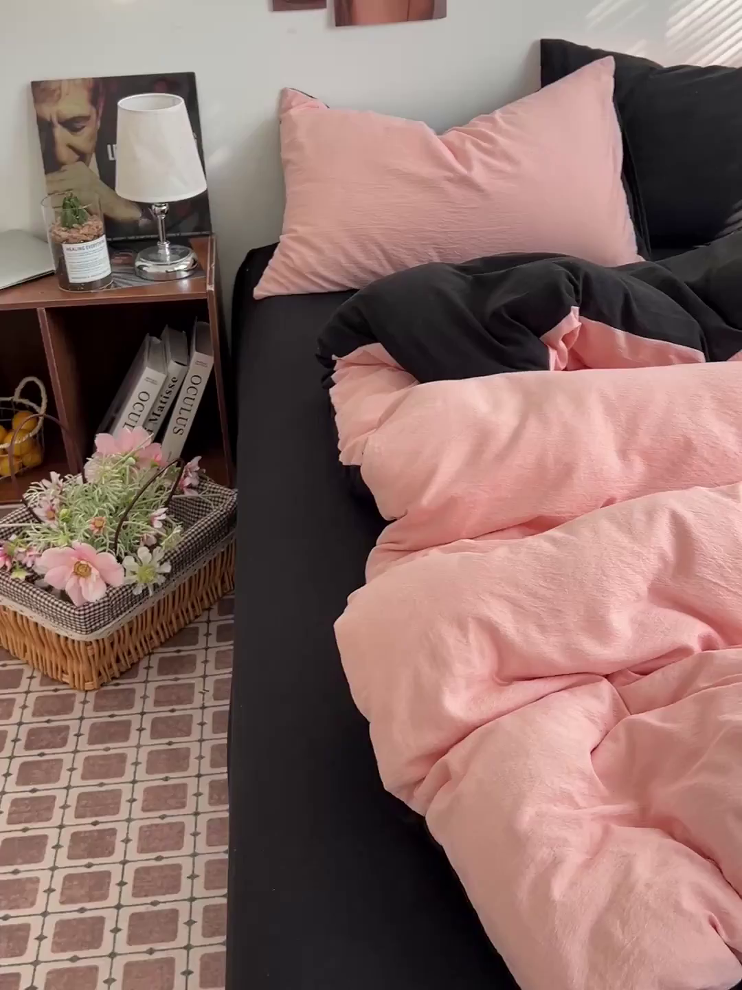 91家纺网 家纺一手货源 找家纺 花伞家居 2026新款简约纯色双拼双层纱高克重水洗棉四件套 玉色+黑
