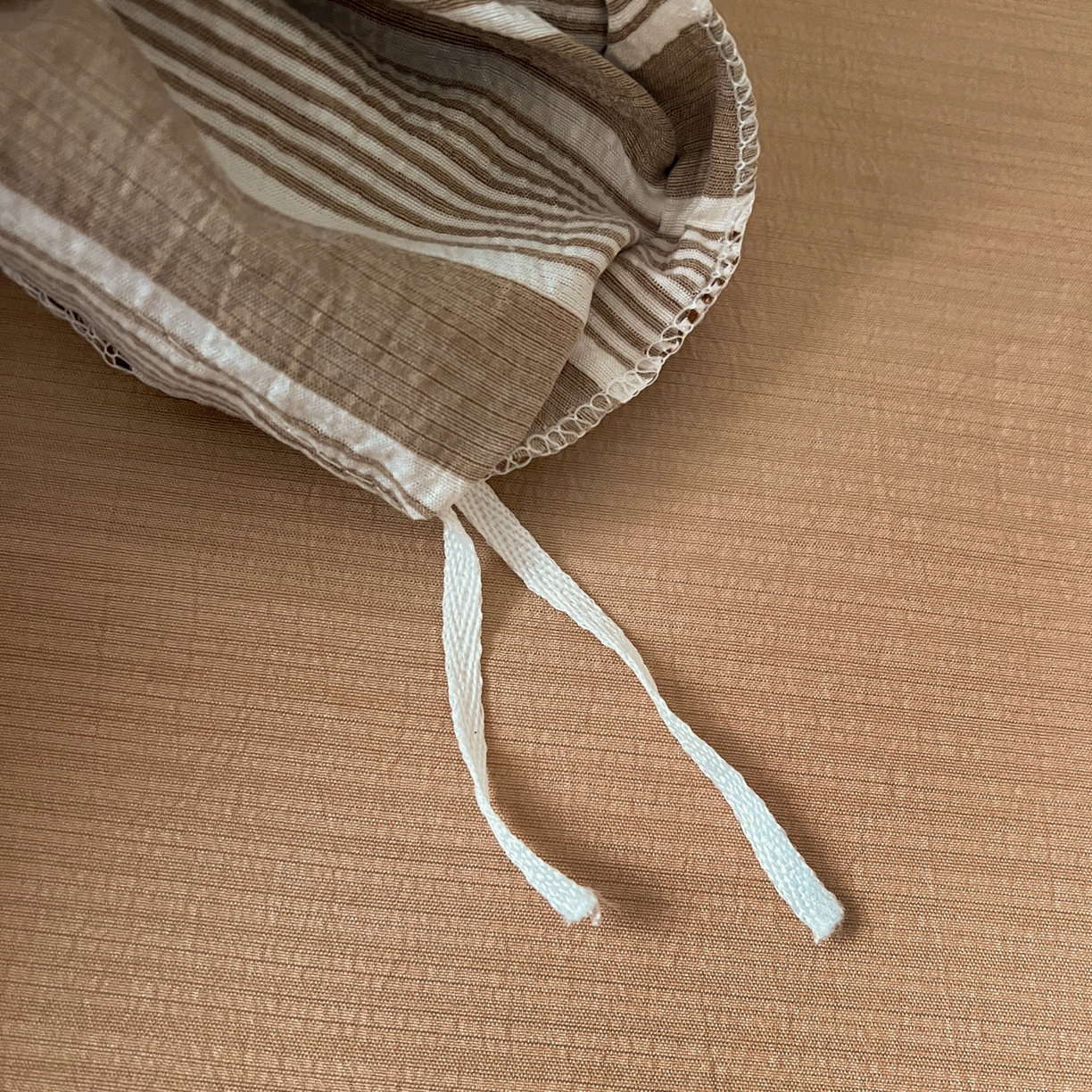 91家纺网 家纺一手货源 找家纺 花伞家居 2026新款中古风双层纱简约格纹系列（提供买家秀） 复古棕条纹