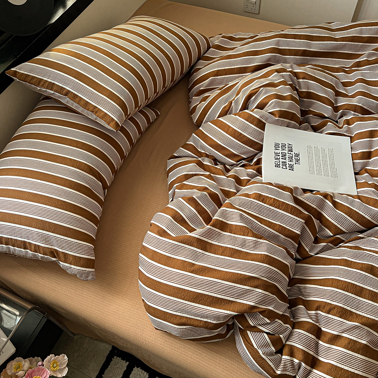 91家纺网 家纺一手货源 找家纺 花伞家居 2026新款中古风双层纱简约格纹系列（提供买家秀） 复古棕条纹