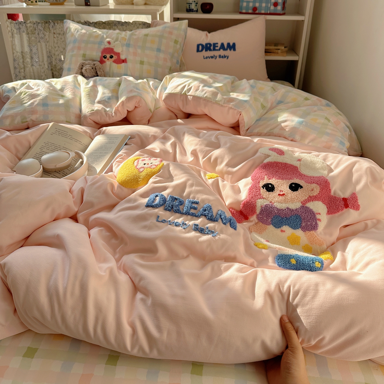 91家纺网 家纺一手货源 找家纺 初念 2026新款2026超软糯可爱系毛巾绣四件套系列提供买家秀 萝莉女孩