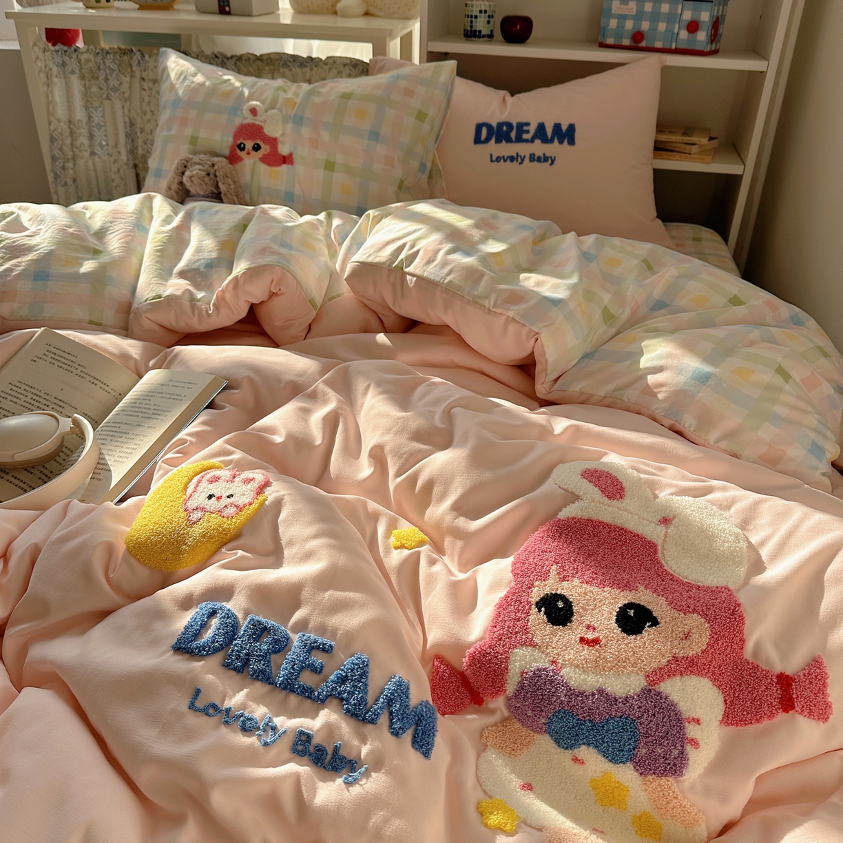 91家纺网 家纺一手货源 找家纺 初念 2026新款2026超软糯可爱系毛巾绣四件套系列提供买家秀 萝莉女孩