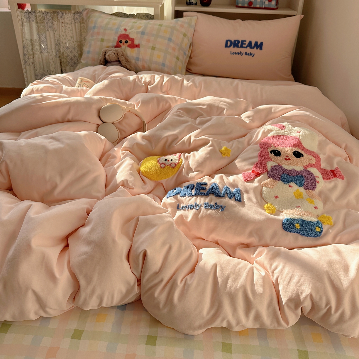 91家纺网 家纺一手货源 找家纺 初念 2026新款2026超软糯可爱系毛巾绣四件套系列提供买家秀 萝莉女孩