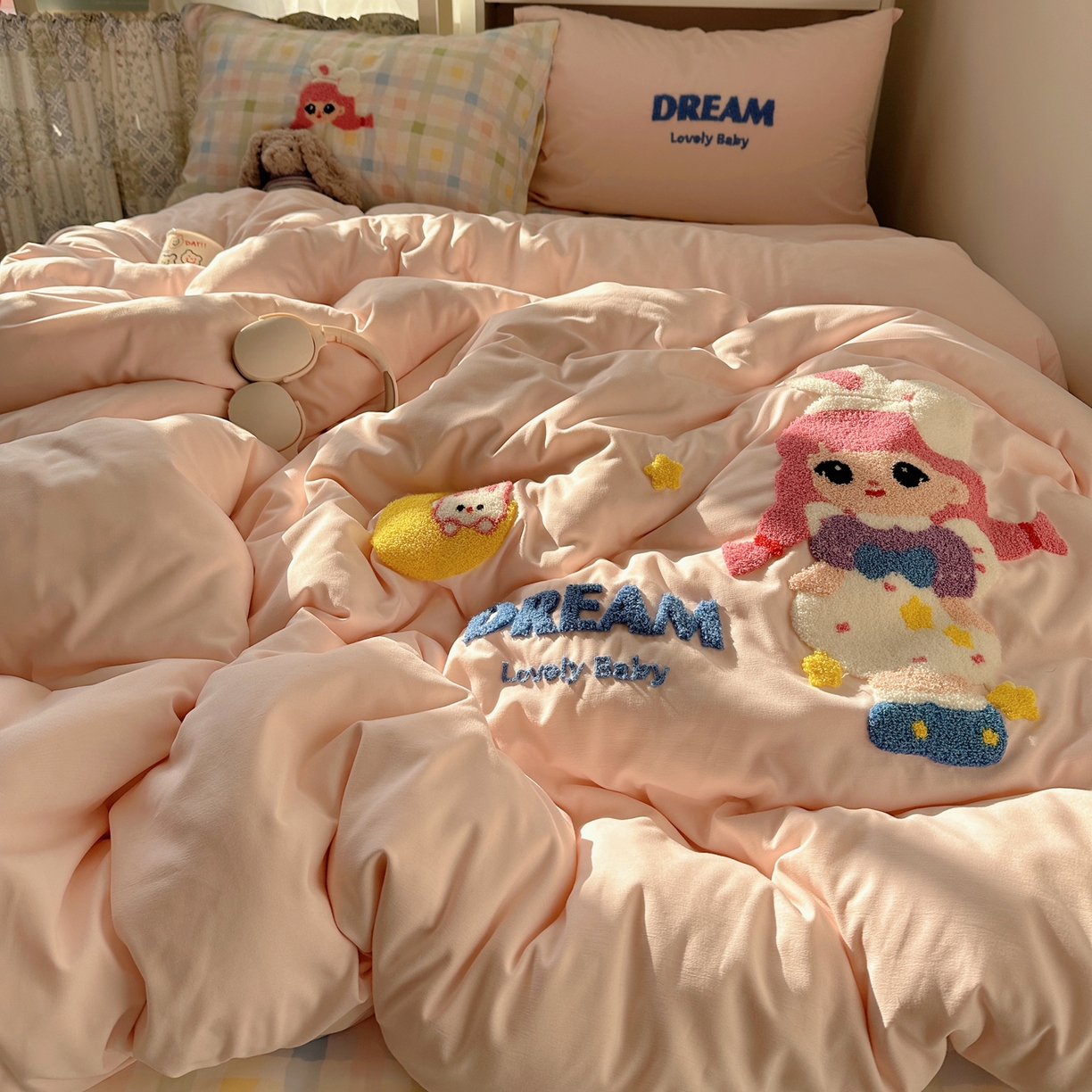 91家纺网 家纺一手货源 找家纺 初念 2026新款2026超软糯可爱系毛巾绣四件套系列提供买家秀 萝莉女孩