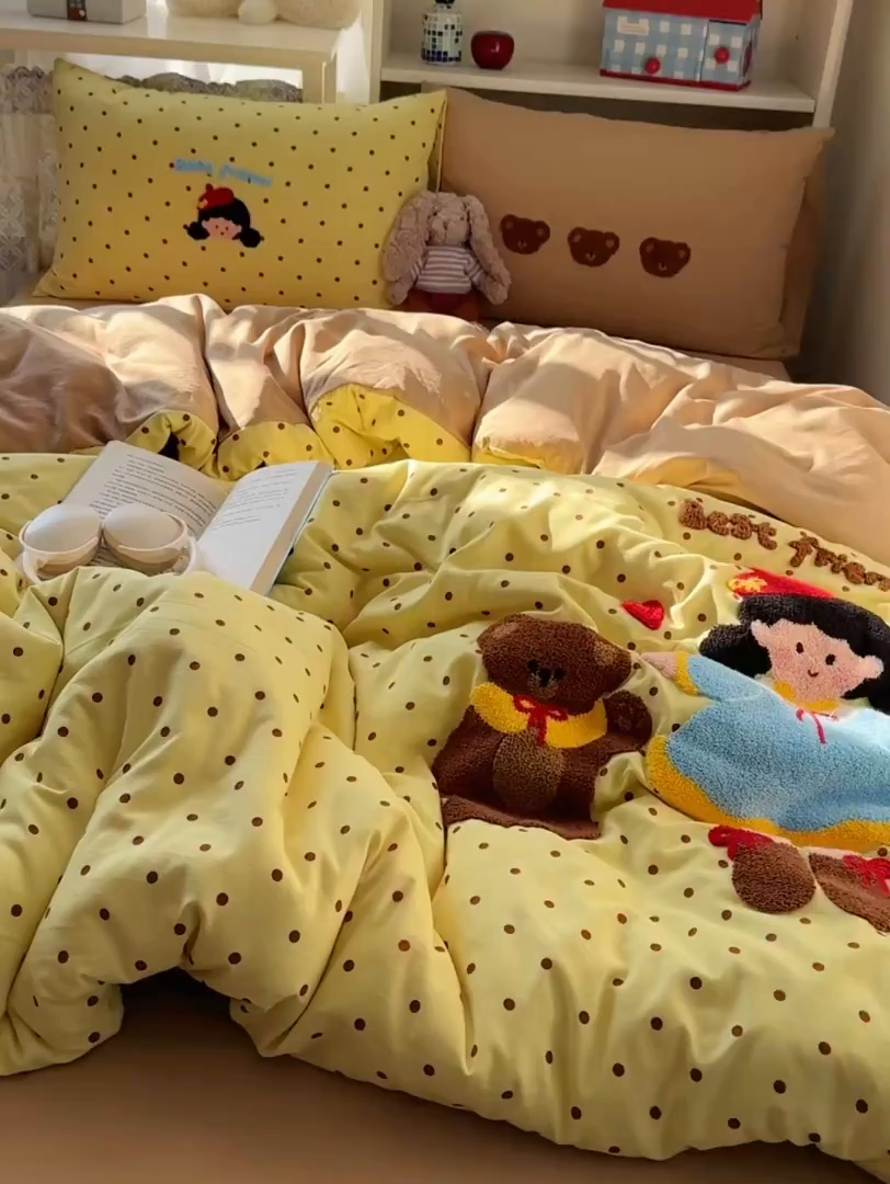 91家纺网 家纺一手货源 找家纺 初念 2026新款2026超软糯可爱系毛巾绣四件套系列提供买家秀 萌妹与熊