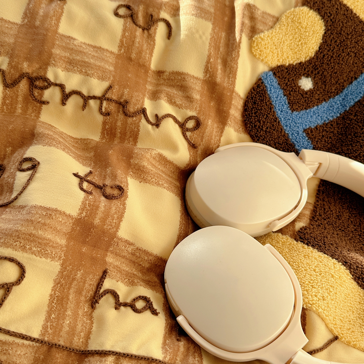 91家纺网 家纺一手货源 找家纺 初念 2026新款2026超软糯可爱系毛巾绣四件套系列提供买家秀 木马奇遇记