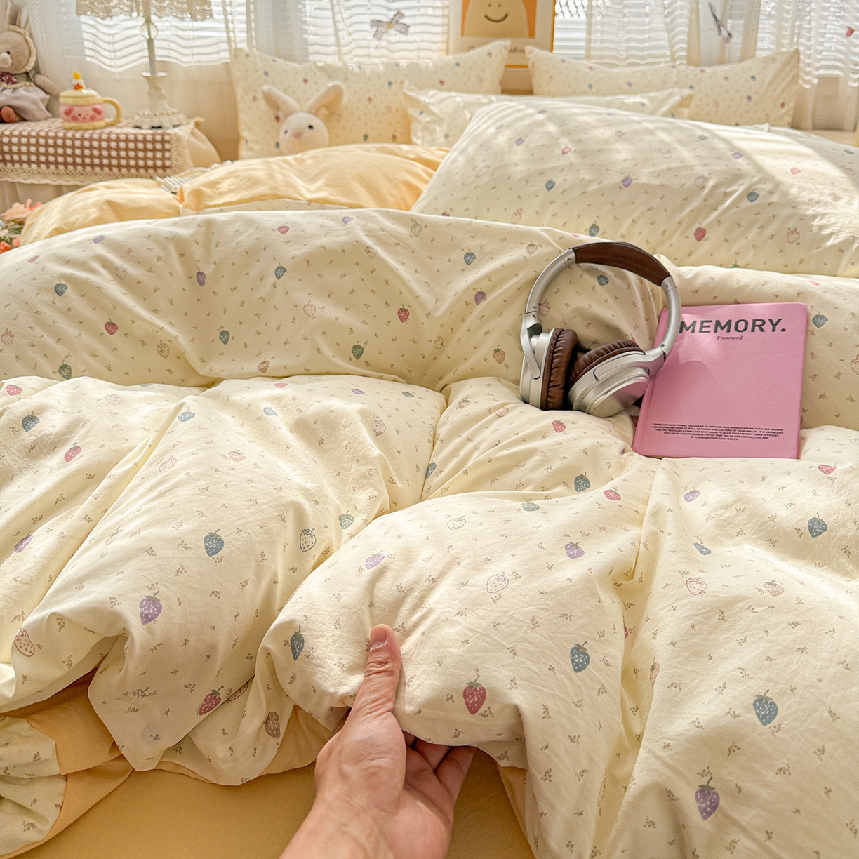 91家纺网 家纺一手货源 找家纺 名品家纺 2026新款古法水洗仿棉云感纱四件套 提供买家秀 彩色草莓