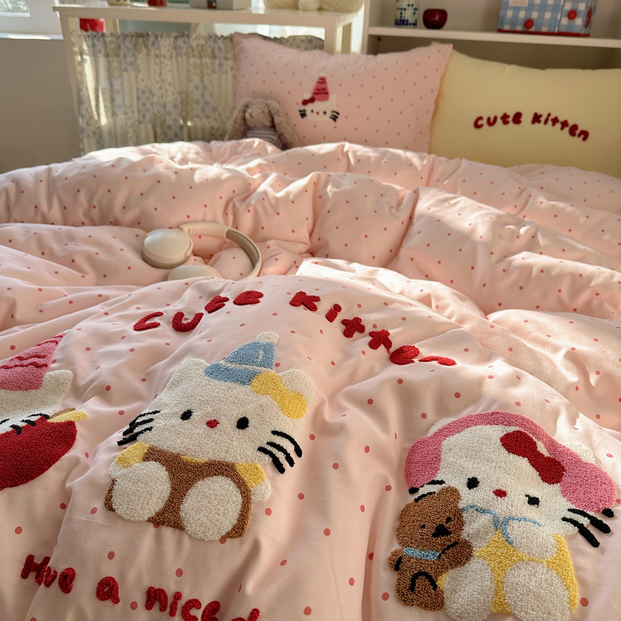 91家纺网 家纺一手货源 找家纺 初念 2026新款2026超软糯可爱系毛巾绣四件套系列提供买家秀 甜粉三小只