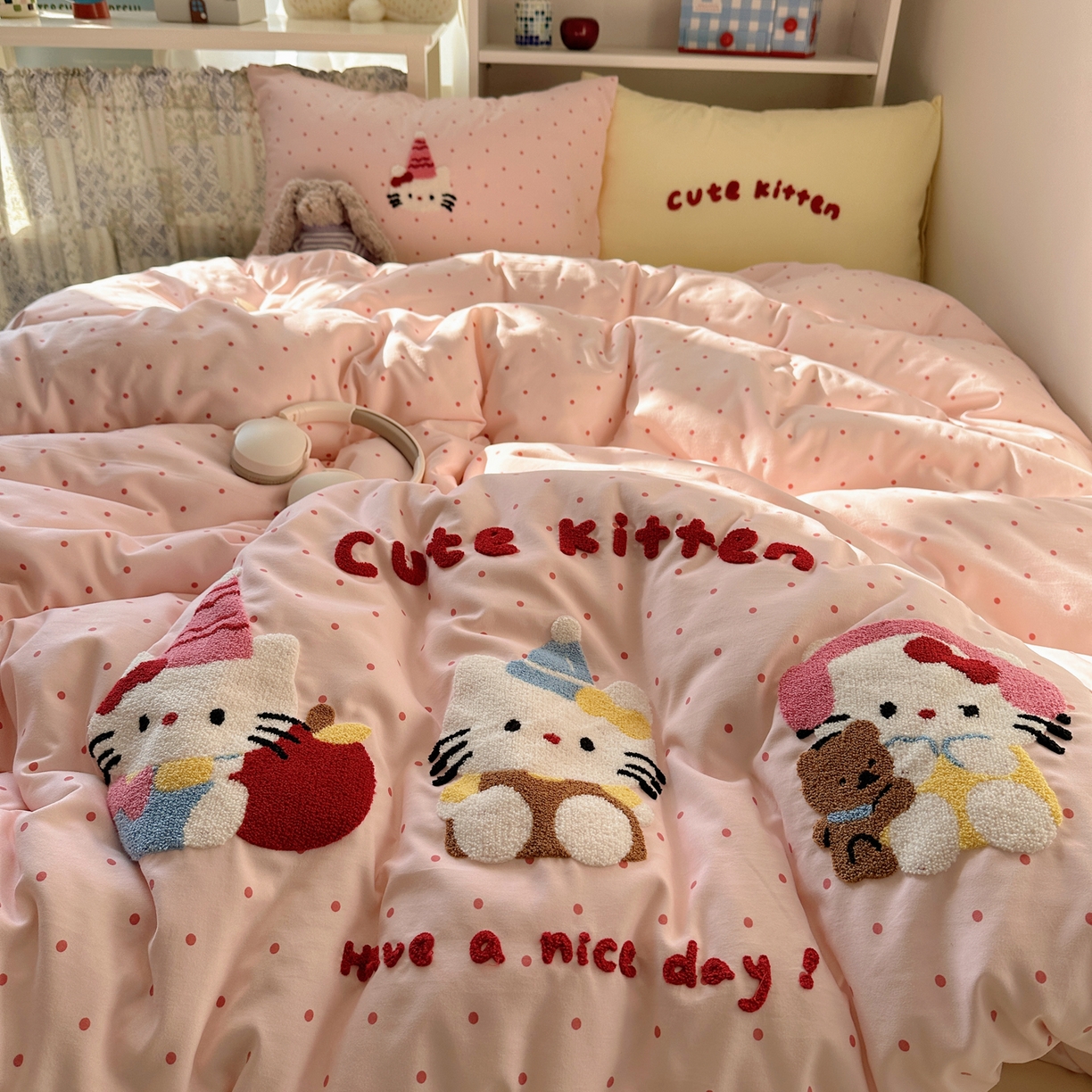 91家纺网 家纺一手货源 找家纺 初念 2026新款2026超软糯可爱系毛巾绣四件套系列提供买家秀 甜粉三小只