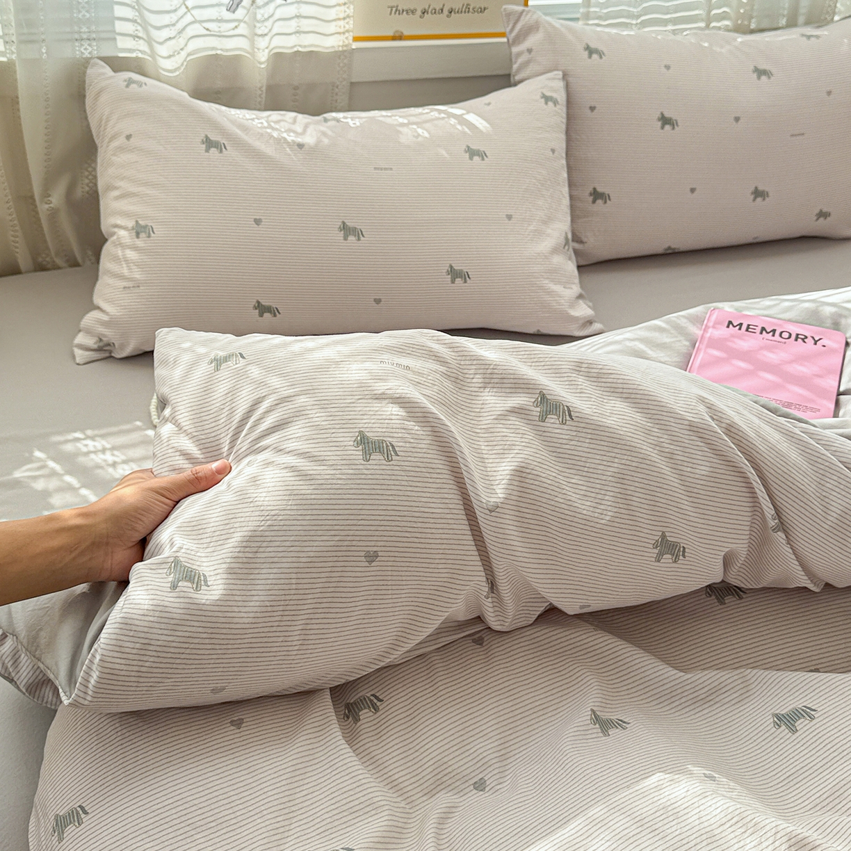 91家纺网 家纺一手货源 找家纺 名品家纺 2026新款古法水洗仿棉云感纱四件套 提供买家秀 手绘小马