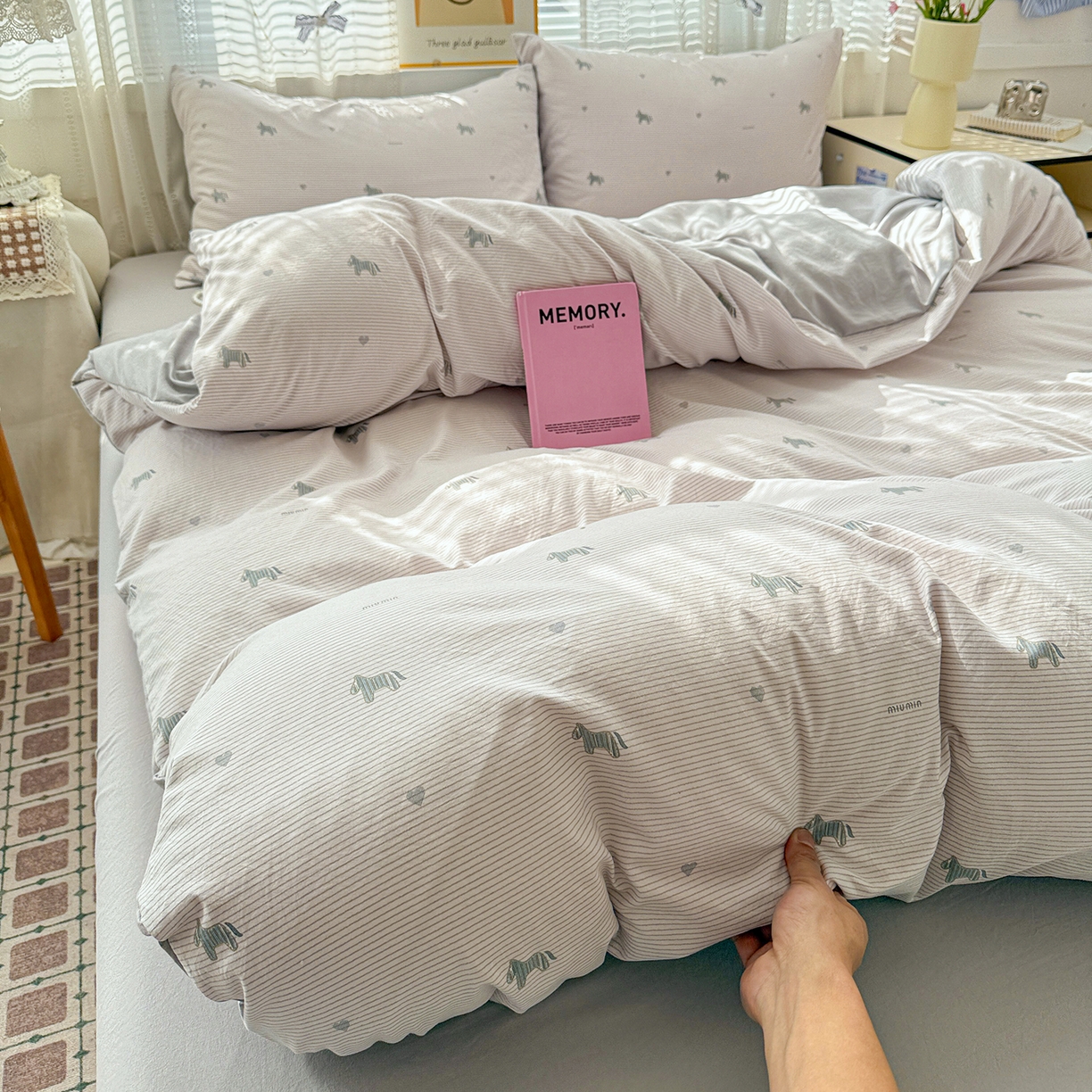 91家纺网 家纺一手货源 找家纺 名品家纺 2026新款古法水洗仿棉云感纱四件套 提供买家秀 手绘小马