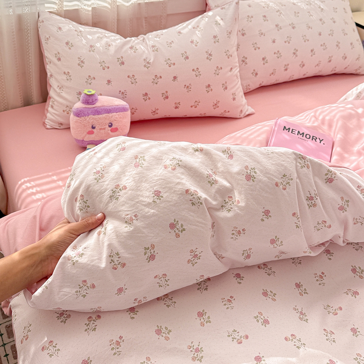 91家纺网 家纺一手货源 找家纺 名品家纺 2026新款古法水洗仿棉云感纱四件套 提供买家秀 小玫瑰