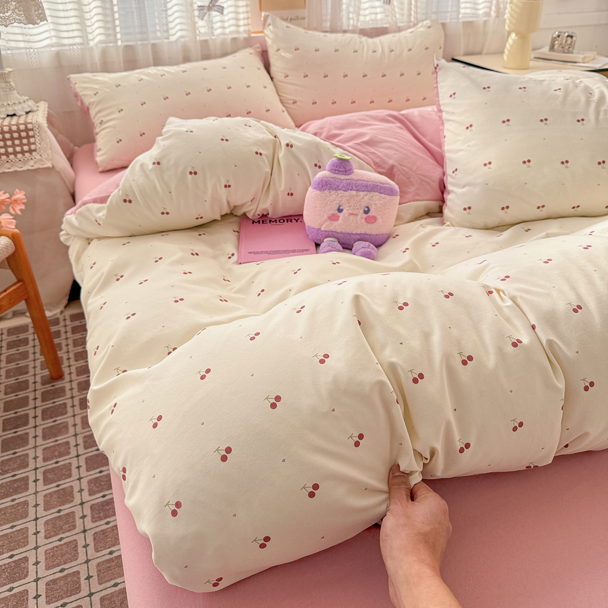 91家纺网 家纺一手货源 找家纺 名品家纺 2026新款古法水洗仿棉云感纱四件套 提供买家秀 小樱桃