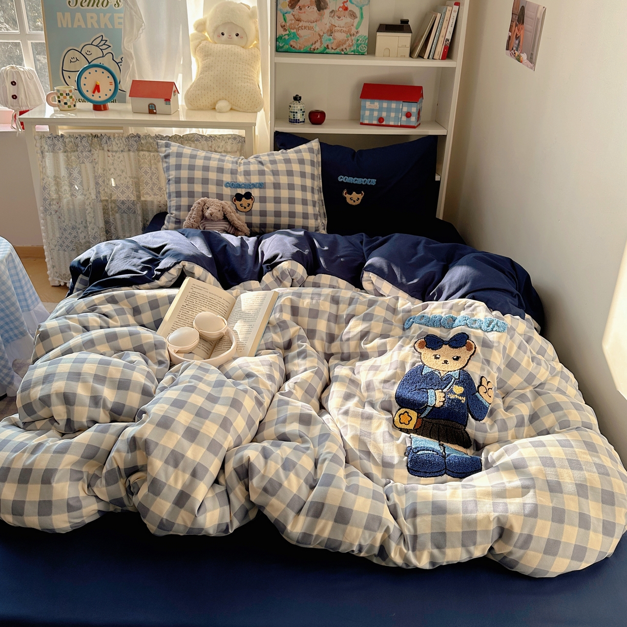 91家纺网 家纺一手货源 找家纺 初念 2026新款2026超软糯可爱系毛巾绣四件套系列提供买家秀 学院小熊