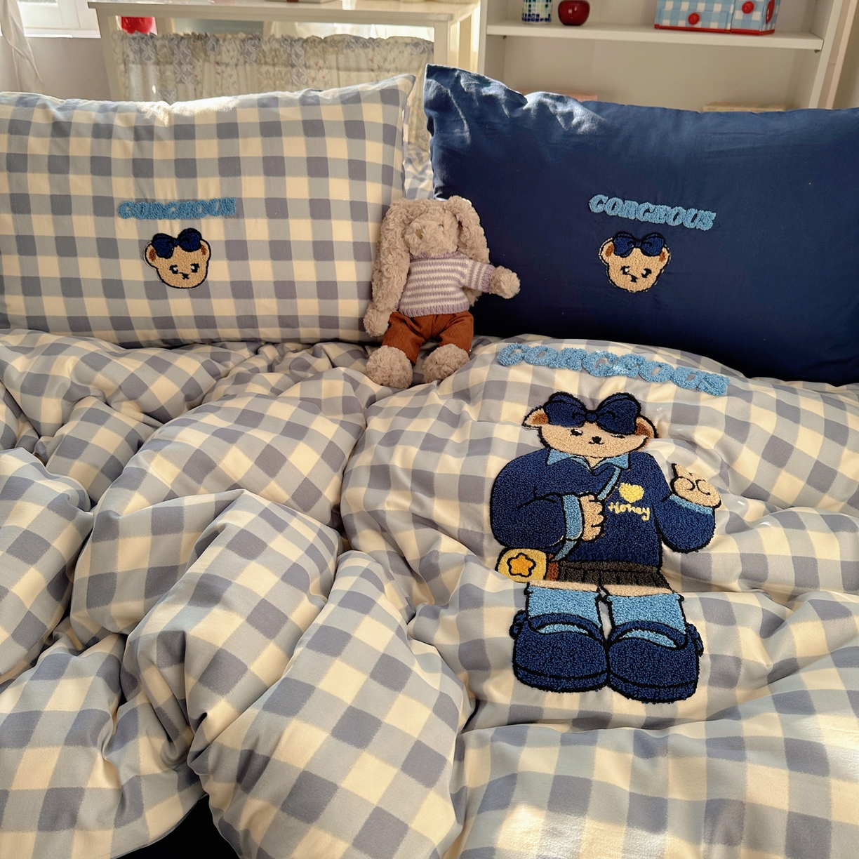 91家纺网 家纺一手货源 找家纺 初念 2026新款2026超软糯可爱系毛巾绣四件套系列提供买家秀 学院小熊