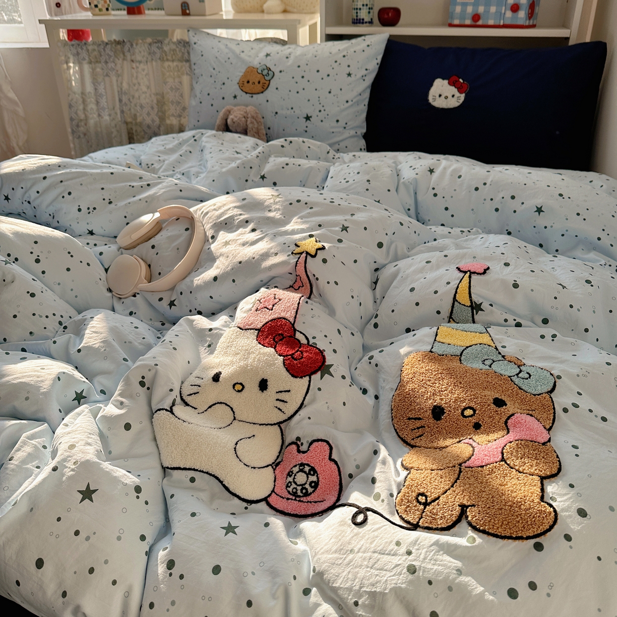 91家纺网 家纺一手货源 找家纺 初念 2026新款2026超软糯可爱系毛巾绣四件套系列提供买家秀 约会猫咪