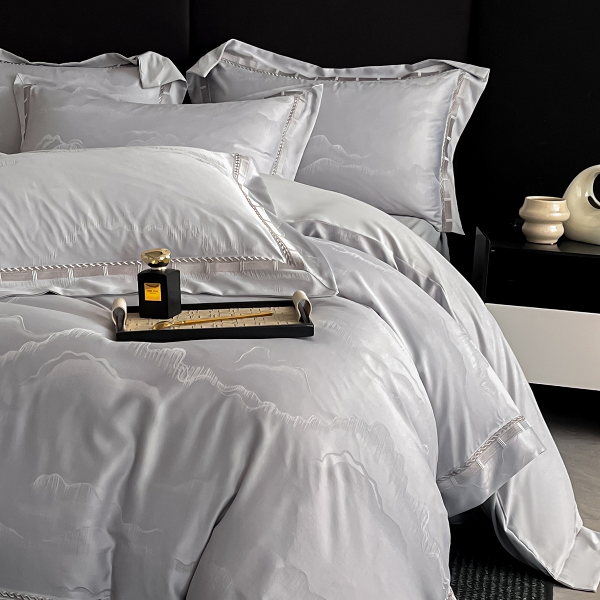 91家纺网 家纺一手货源 找家纺 置顶家纺 2026春夏新款亲肤提花四件套-山峦 山峦-高级灰