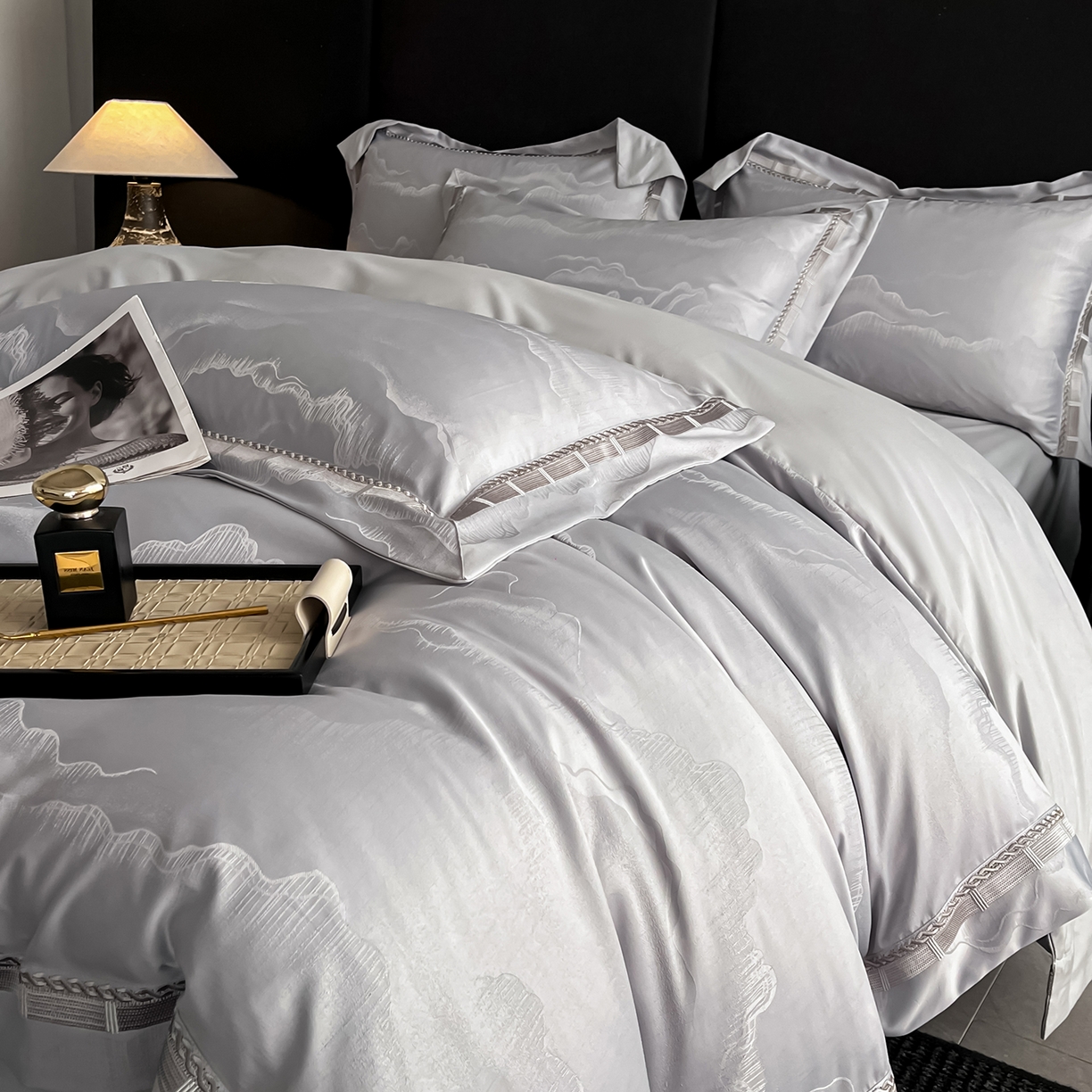 91家纺网 家纺一手货源 找家纺 置顶家纺 2026春夏新款亲肤提花四件套-山峦 山峦-高级灰