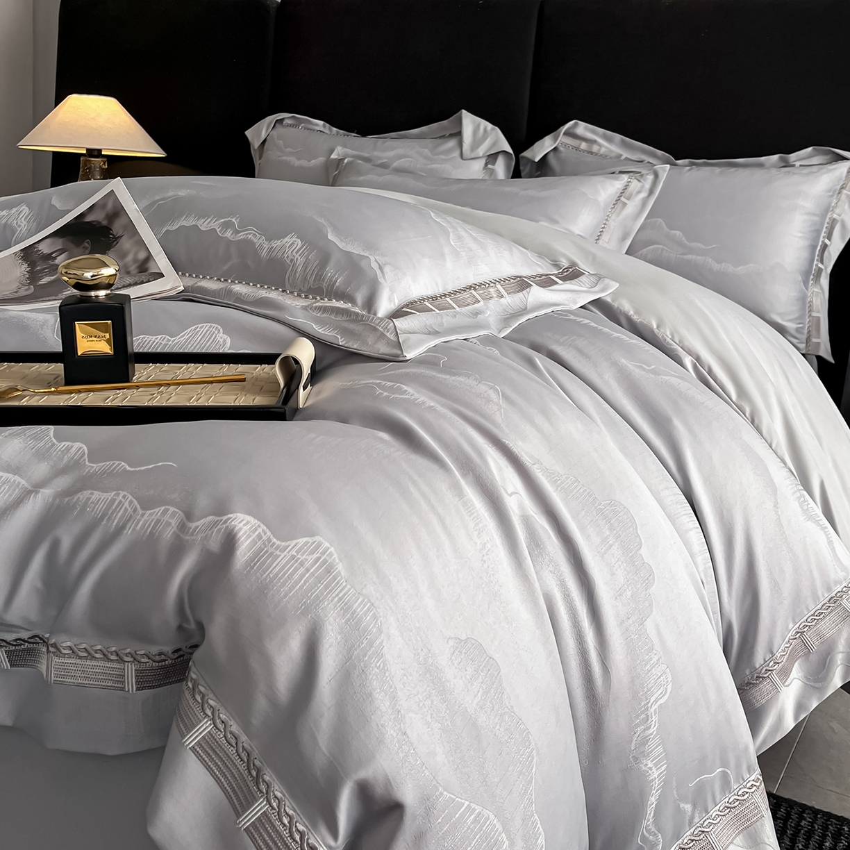 91家纺网 家纺一手货源 找家纺 置顶家纺 2026春夏新款亲肤提花四件套-山峦 山峦-高级灰