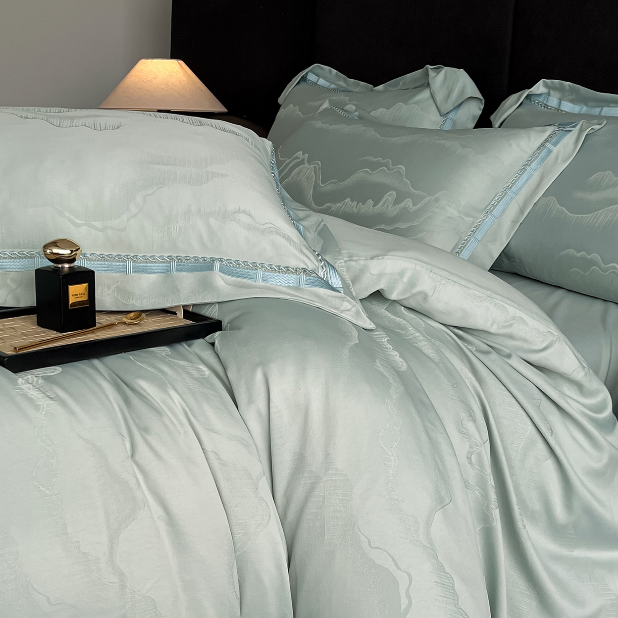 91家纺网 家纺一手货源 找家纺 置顶家纺 2026春夏新款亲肤提花四件套-山峦 山峦-水蓝