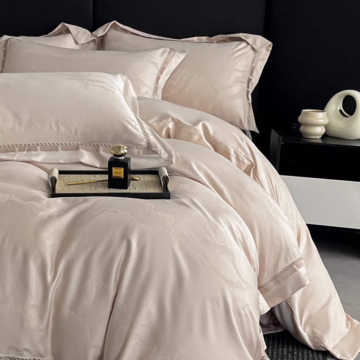 91家纺网 家纺一手货源 找家纺 置顶家纺 2026春夏新款亲肤提花四件套-山峦 山峦-米灰