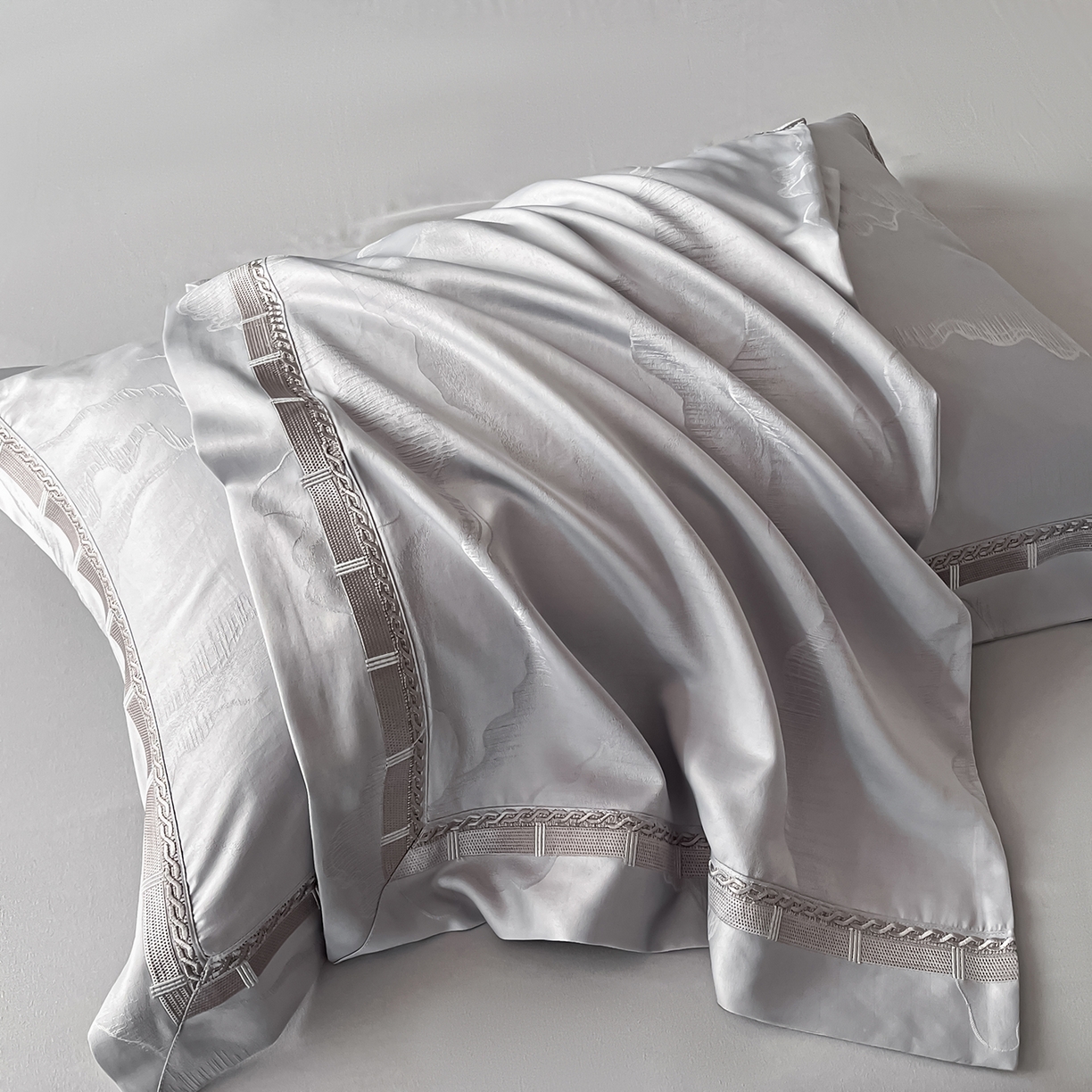 91家纺网 家纺一手货源 找家纺 置顶家纺 2026春夏新款亲肤提花四件套-山峦 山峦-高级灰