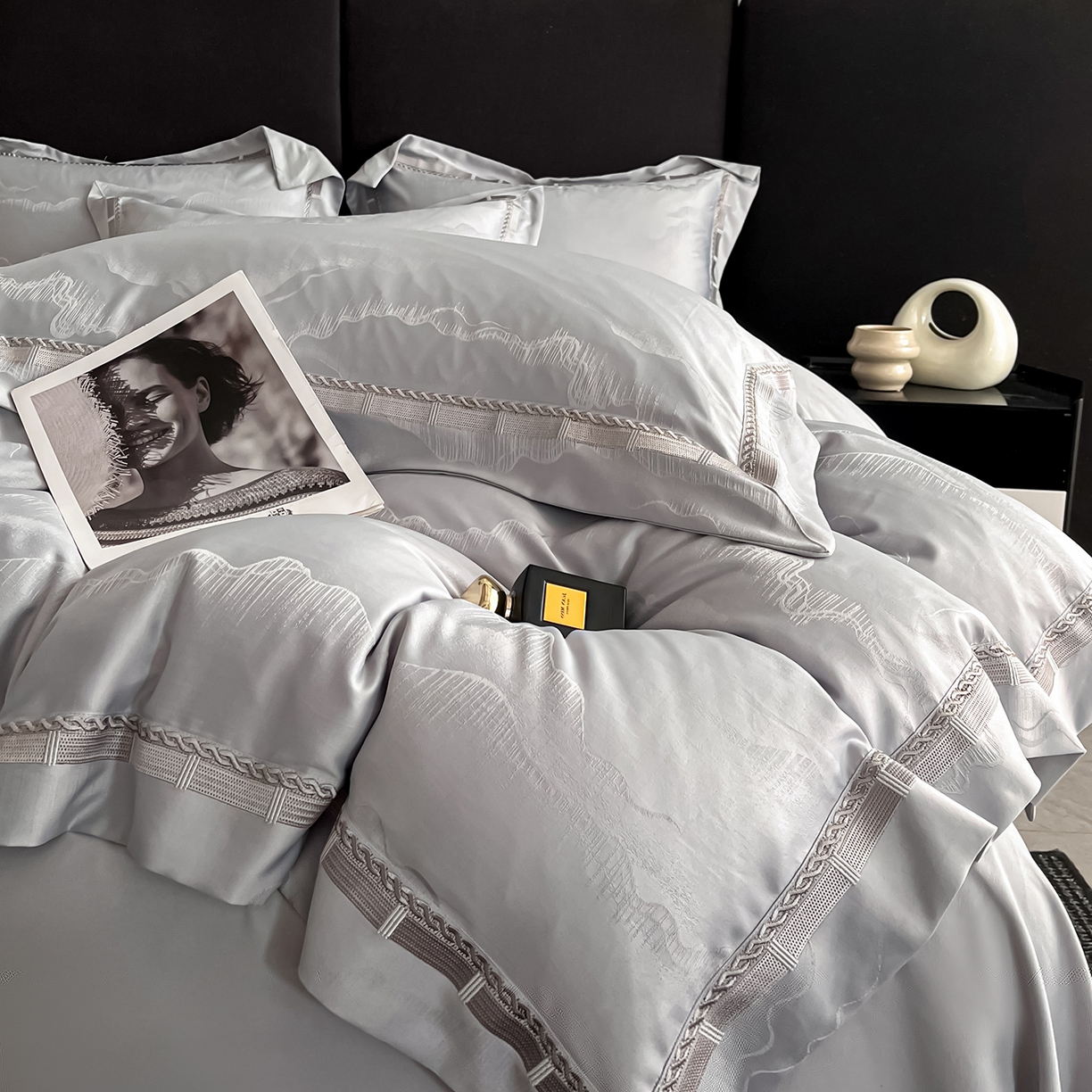 91家纺网 家纺一手货源 找家纺 置顶家纺 2026春夏新款亲肤提花四件套-山峦 山峦-高级灰