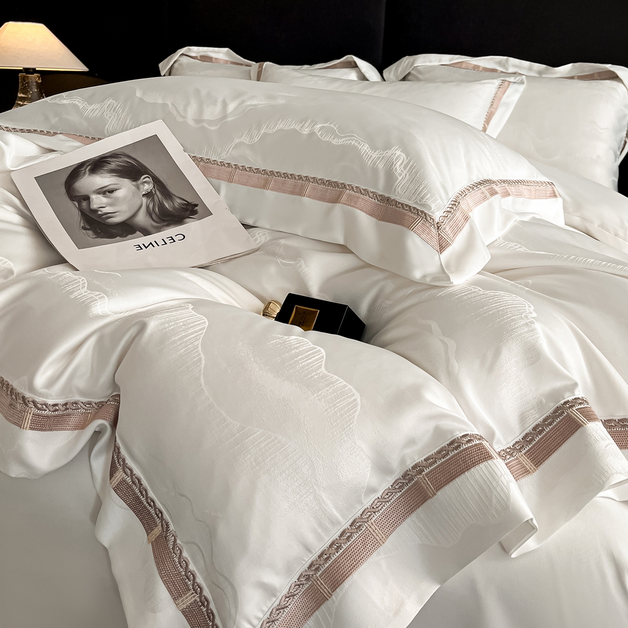 91家纺网 家纺一手货源 找家纺 置顶家纺 2026春夏新款亲肤提花四件套-山峦 山峦-米月白