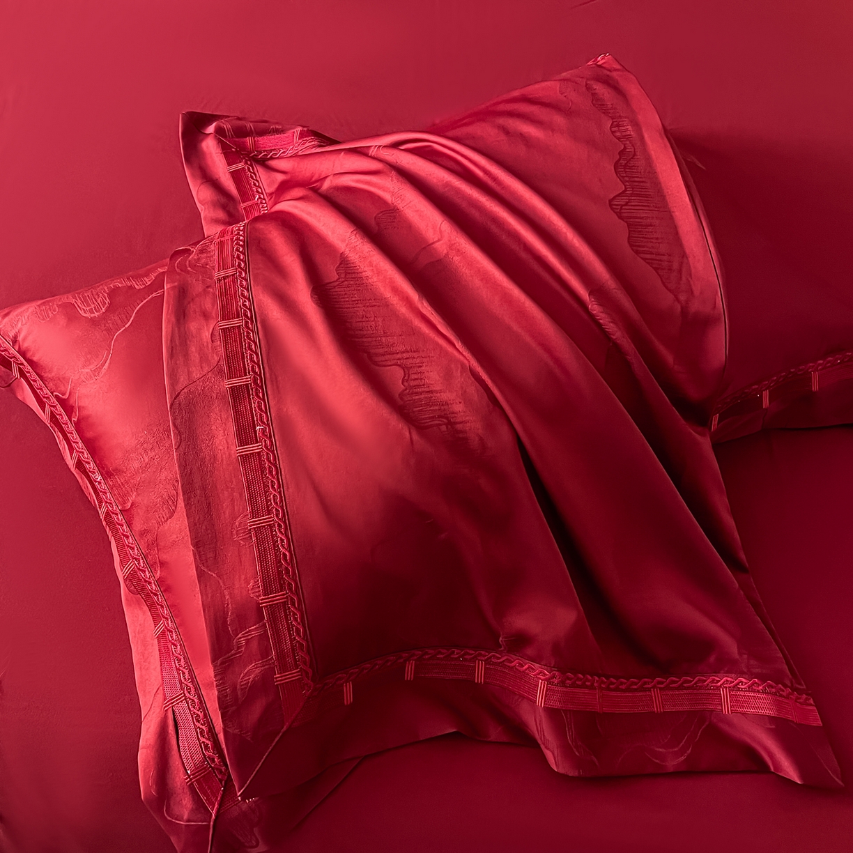 91家纺网 家纺一手货源 找家纺 置顶家纺 2026春夏新款亲肤提花四件套-山峦 山峦-大红