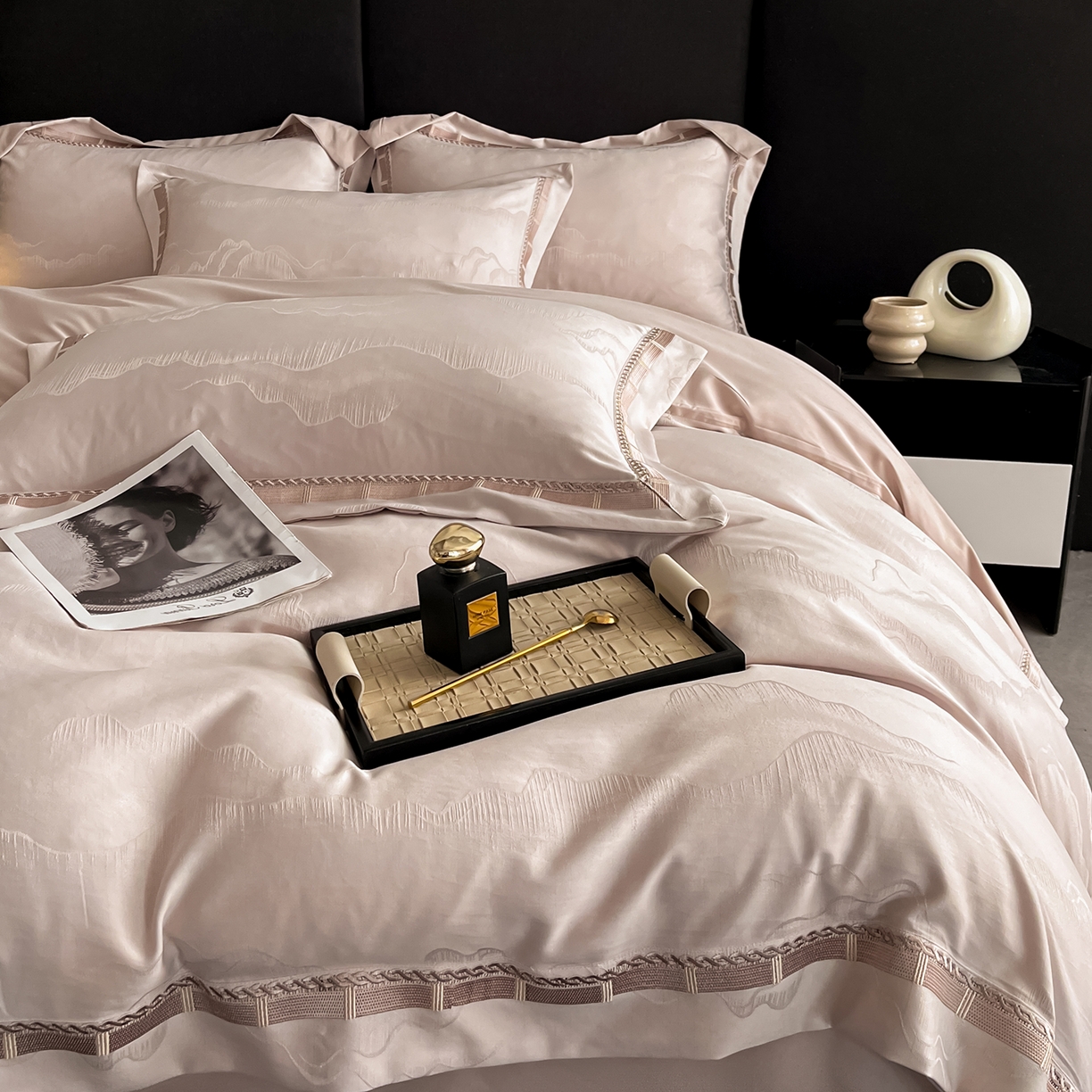 91家纺网 家纺一手货源 找家纺 置顶家纺 2026春夏新款亲肤提花四件套-山峦 山峦-肉粉