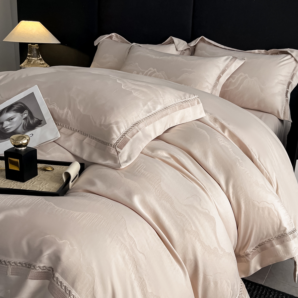 91家纺网 家纺一手货源 找家纺 置顶家纺 2026春夏新款亲肤提花四件套-山峦 山峦-米灰