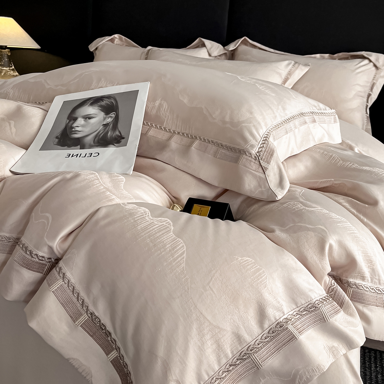 91家纺网 家纺一手货源 找家纺 置顶家纺 2026春夏新款亲肤提花四件套-山峦 山峦-米灰