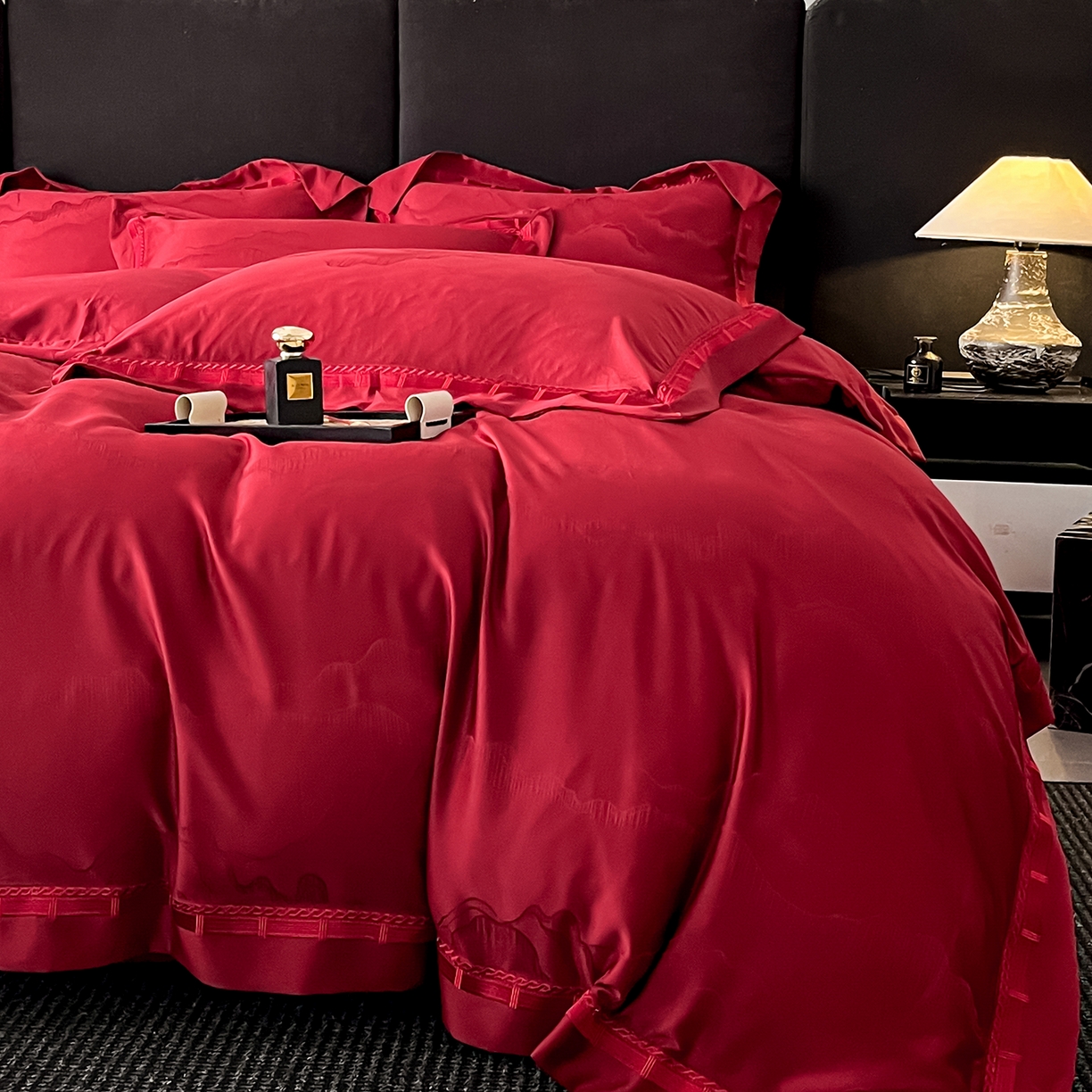 91家纺网 家纺一手货源 找家纺 置顶家纺 2026春夏新款亲肤提花四件套-山峦 山峦-大红