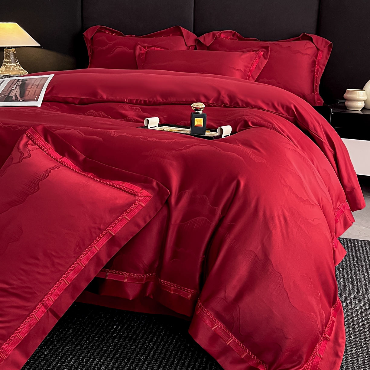 91家纺网 家纺一手货源 找家纺 置顶家纺 2026春夏新款亲肤提花四件套-山峦 山峦-大红