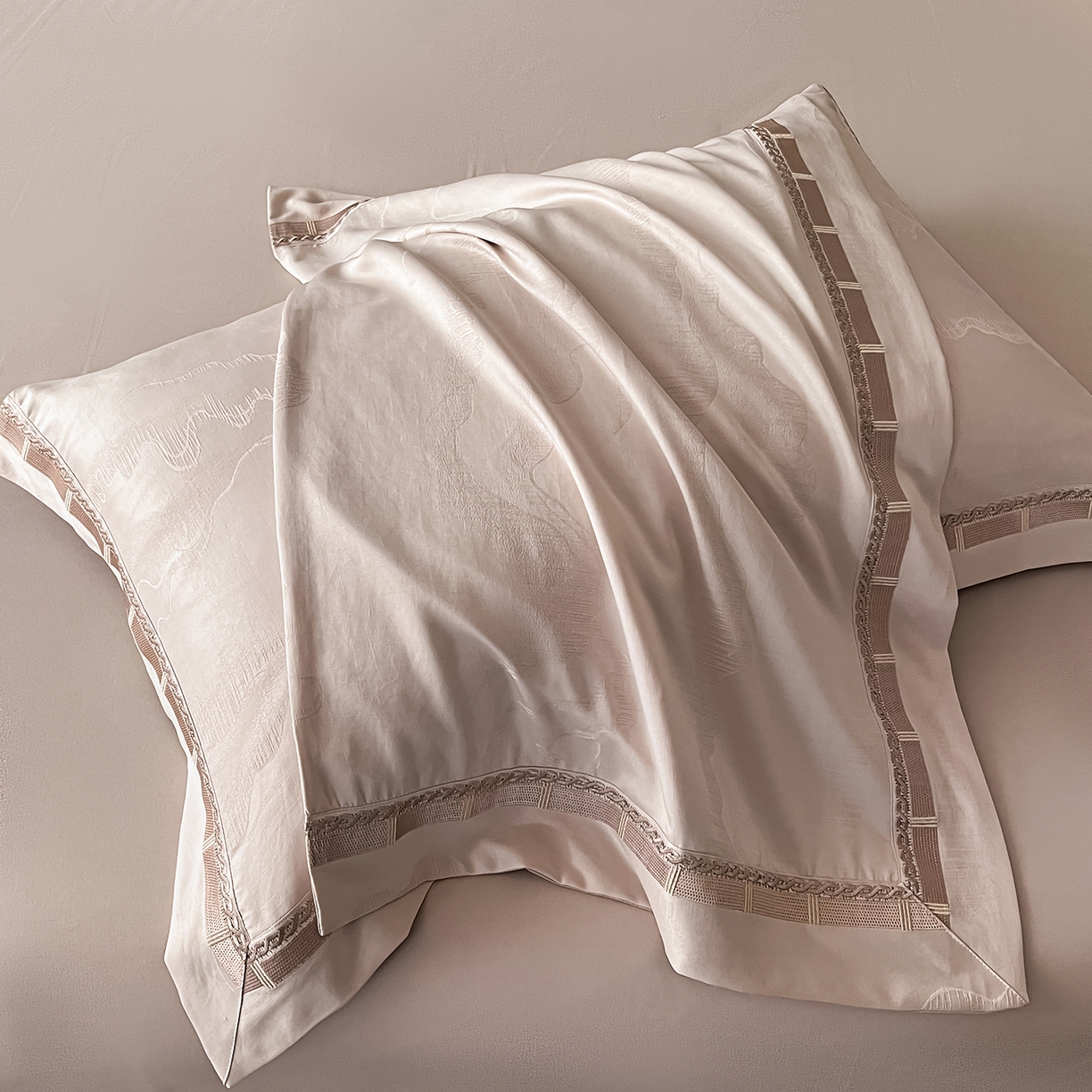 91家纺网 家纺一手货源 找家纺 置顶家纺 2026春夏新款亲肤提花四件套-山峦 山峦-肉粉