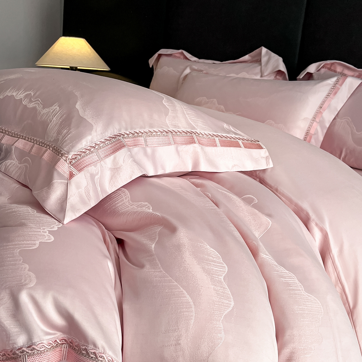 91家纺网 家纺一手货源 找家纺 置顶家纺 2026春夏新款亲肤提花四件套-山峦 山峦-浅豆沙