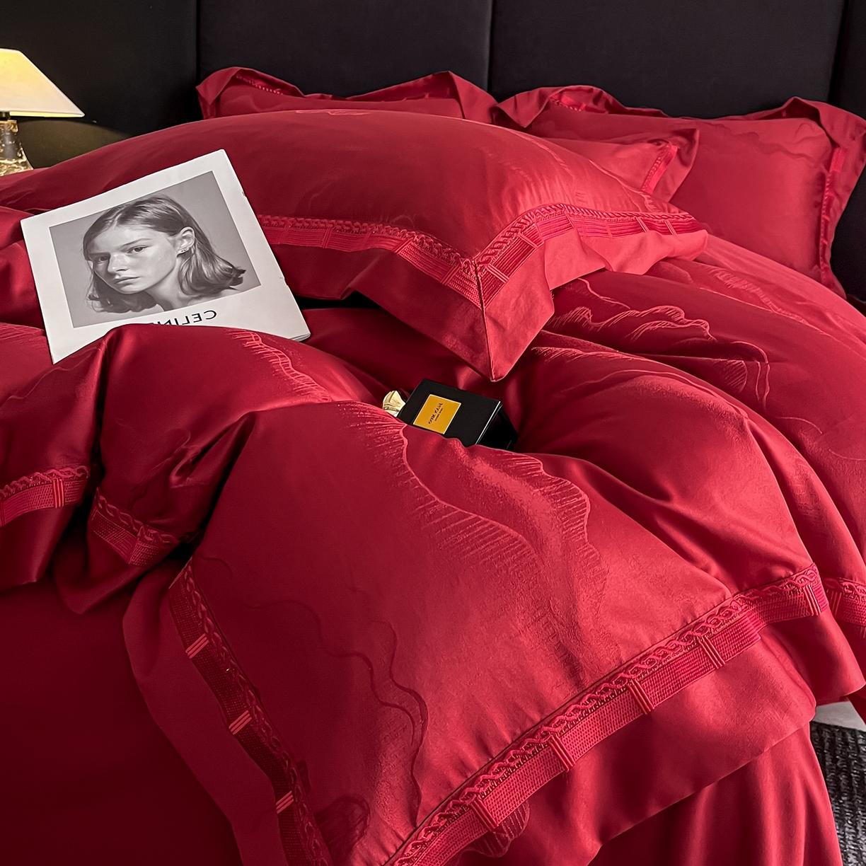 91家纺网 家纺一手货源 找家纺 置顶家纺 2026春夏新款亲肤提花四件套-山峦 山峦-大红